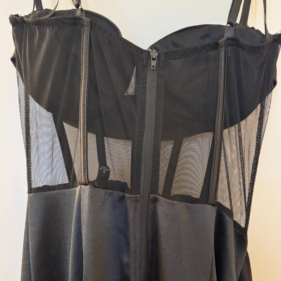 Formal Windsor gown - Picture 5 of 6